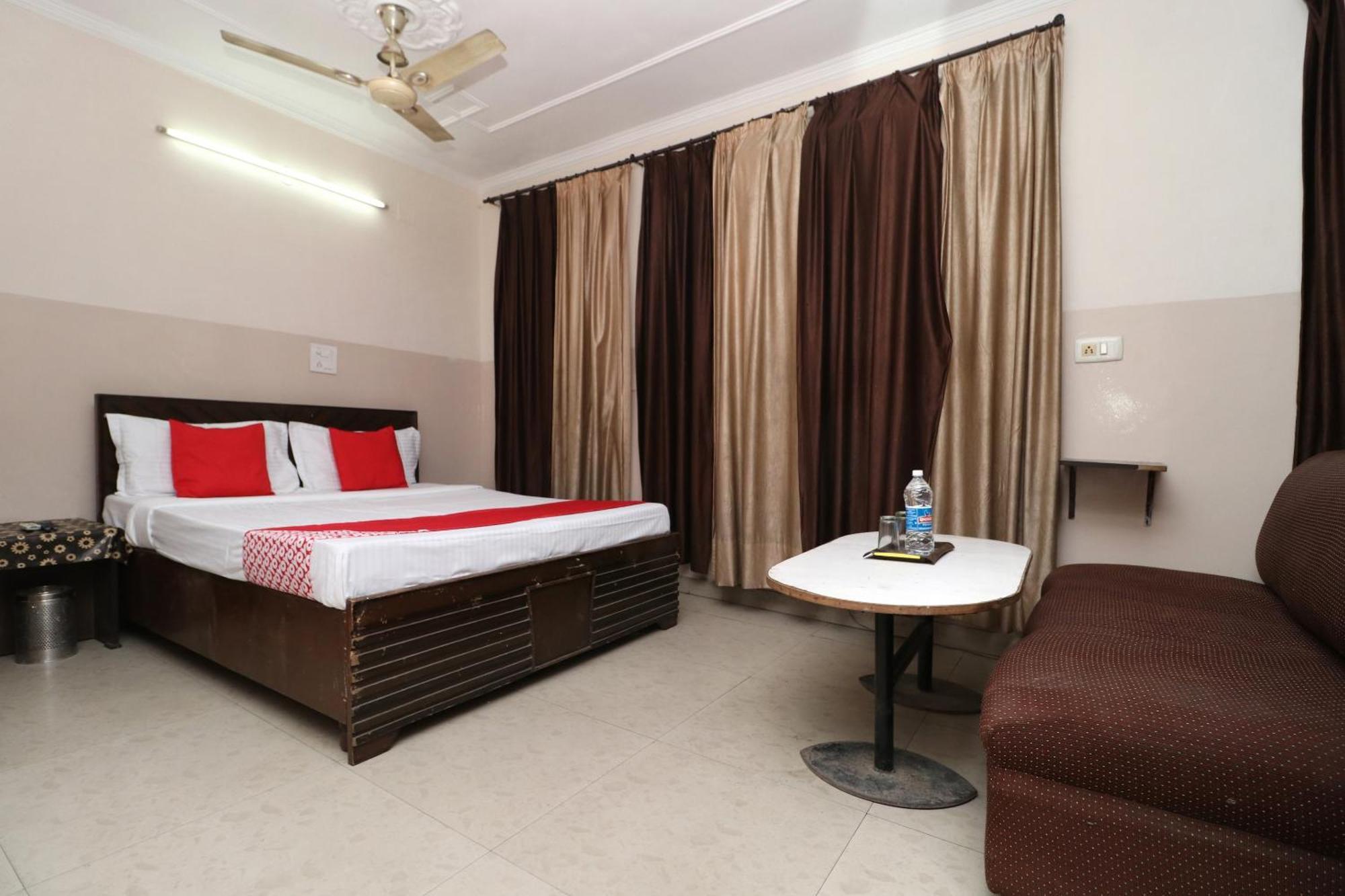 Hotel O Ashoka Residency Csandígarh Kültér fotó