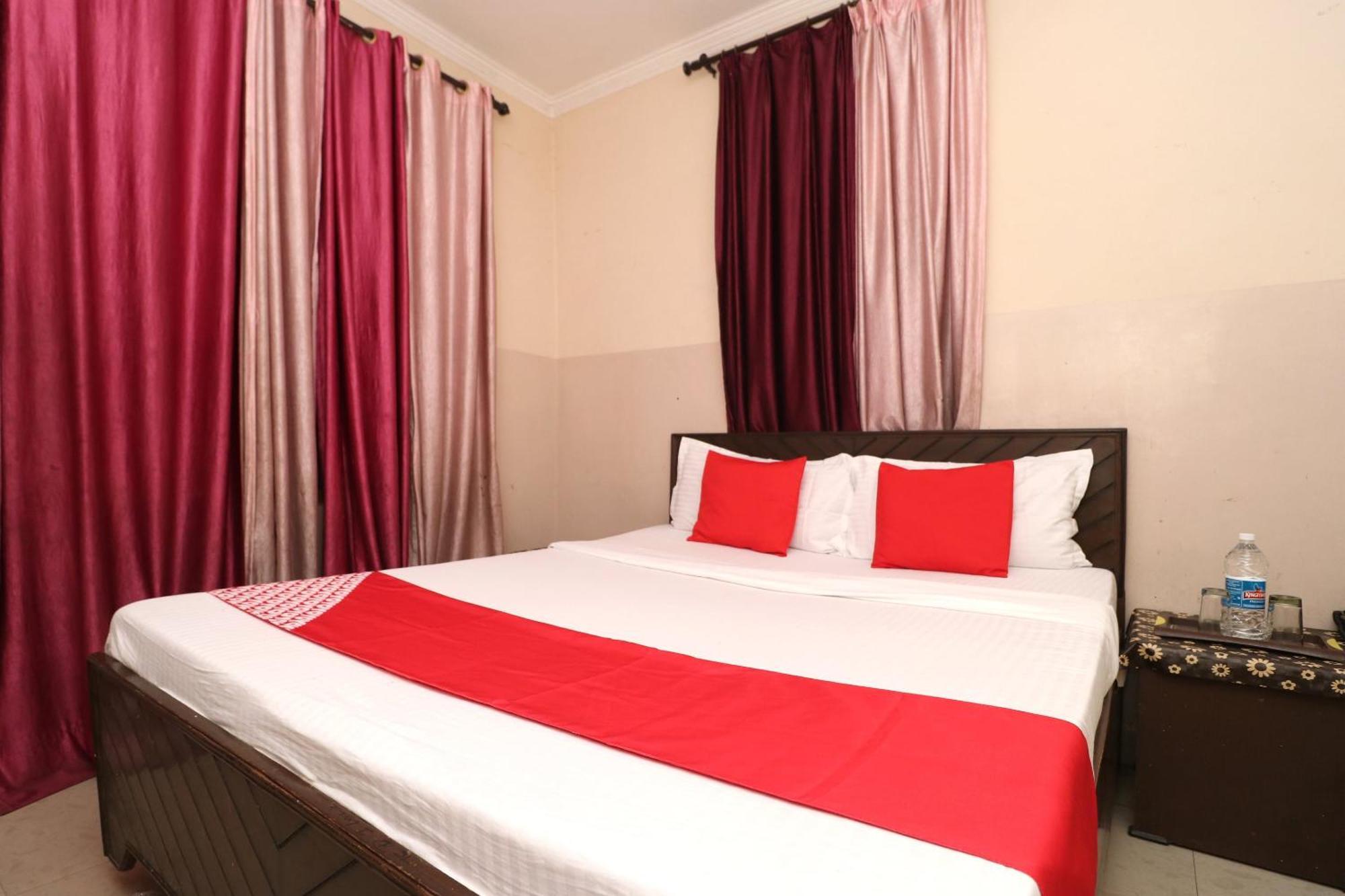 Hotel O Ashoka Residency Csandígarh Kültér fotó