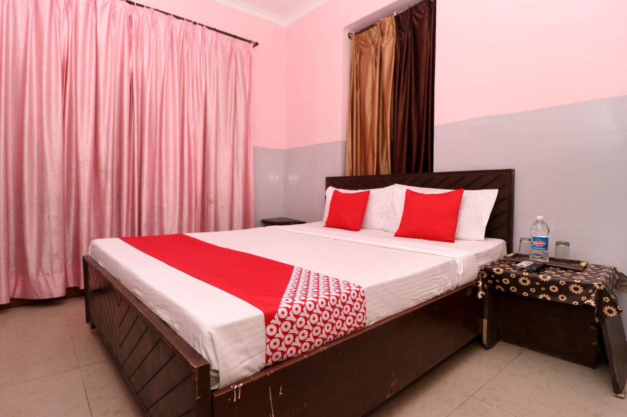 Hotel O Ashoka Residency Csandígarh Kültér fotó